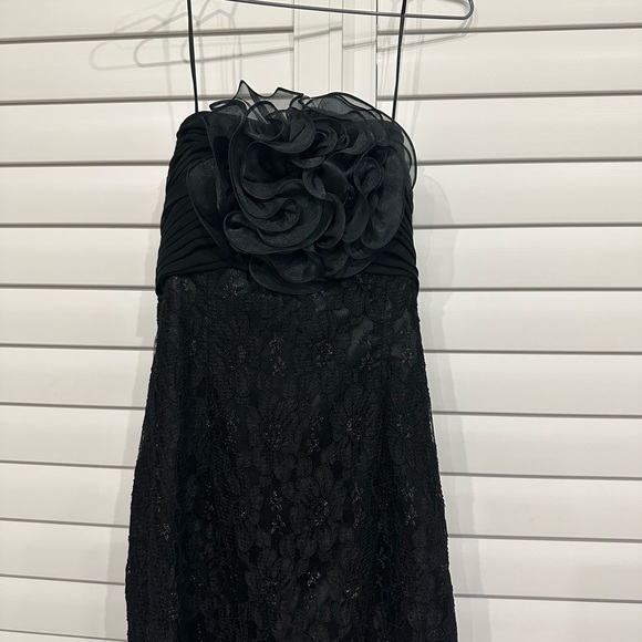 Lace party dress - Picture 2 of 2